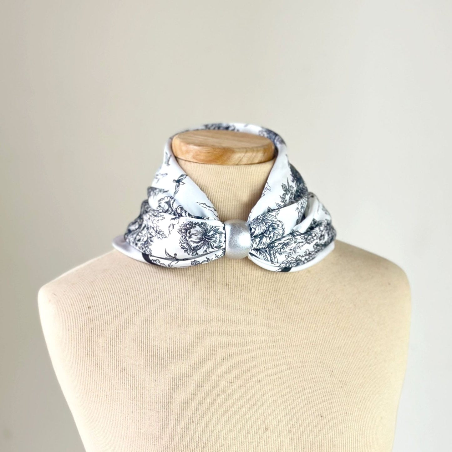 SILVER - khoen cài khăn sơn mài