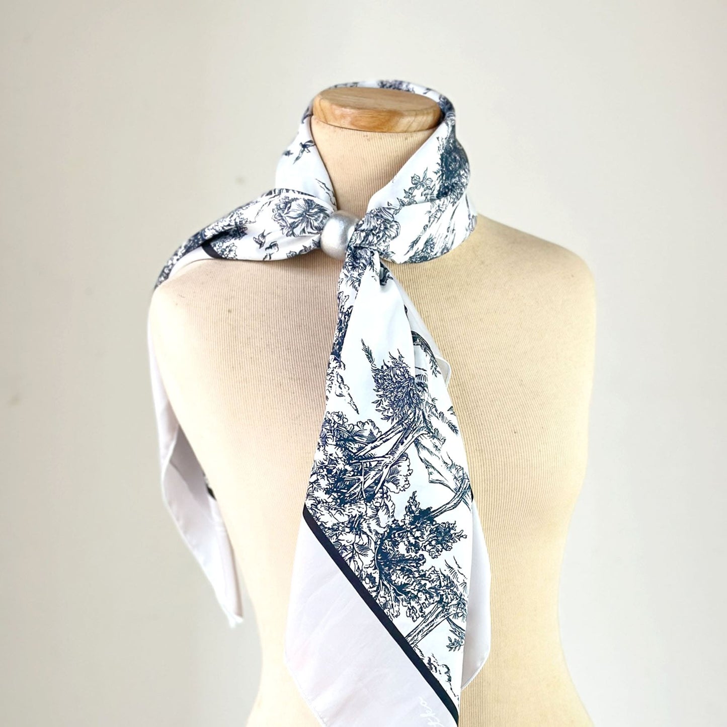 SILVER - khoen cài khăn sơn mài